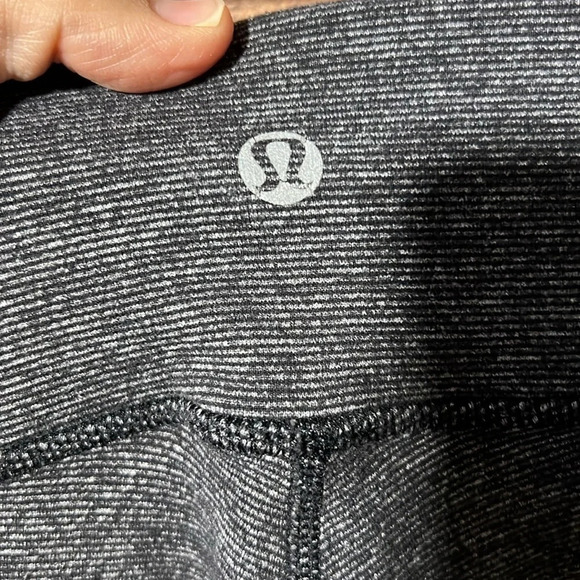 🌻 LULULEMON Wunder Under Crop *Reversible* Black/Gray Heather & Solid Black sz.6 - Picture 4 of 7